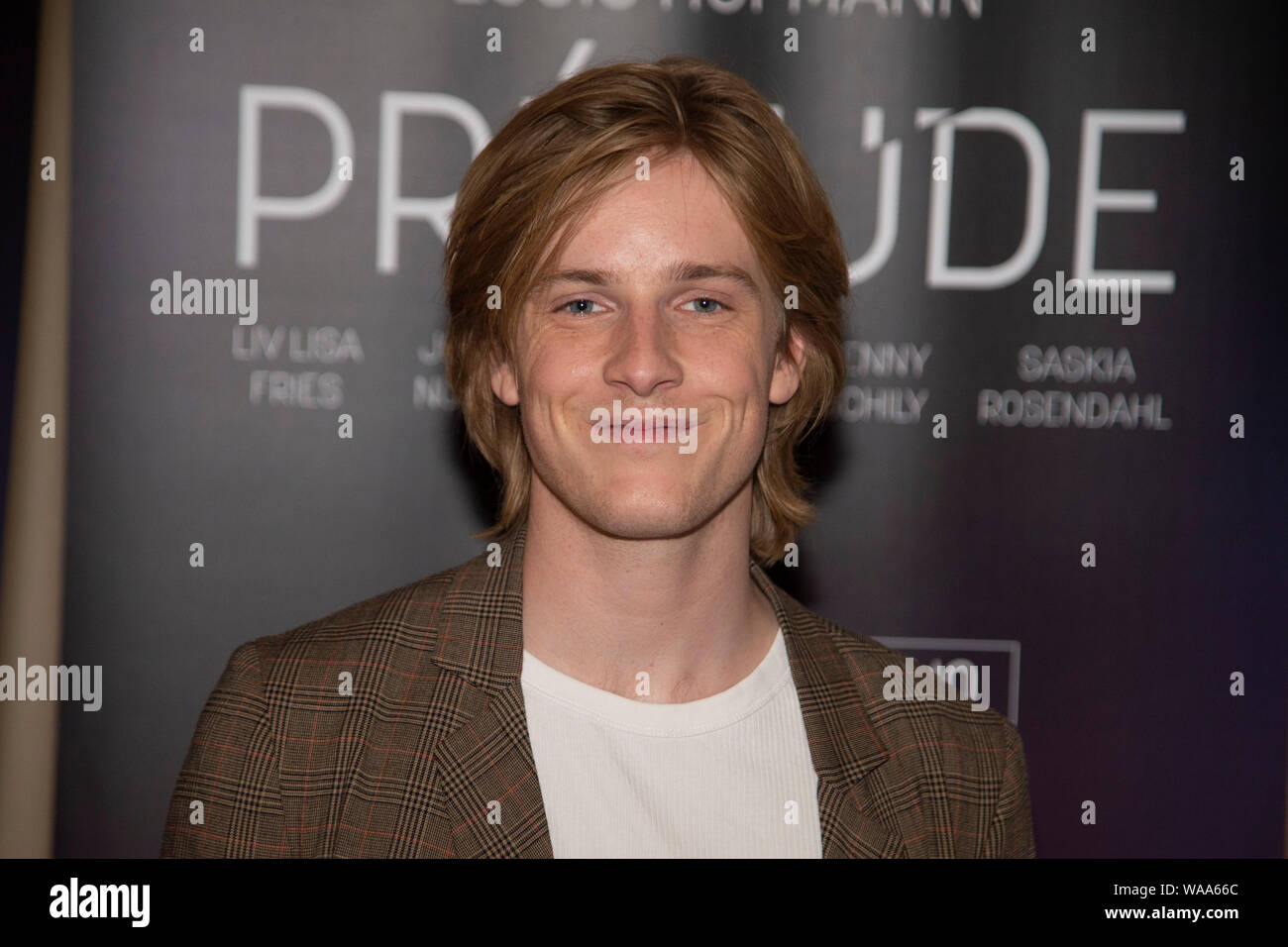 Cologne, Deutschland. 16th Aug, 2019. Louis HOFMANN, Germany, actor, plays  the role of David, Red Carpet, Red Carpet Show, arrival, arrival, film  premiere PRELUDE in Koeln, 09.10.2018. | usage worldwide Credit: dpa/Alamy