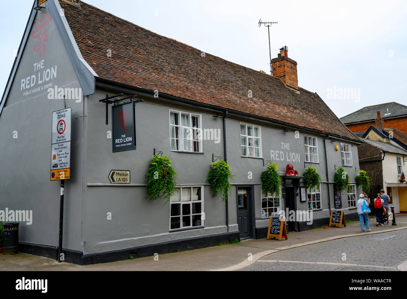 The Red Lion pub, Woodbridge, Suffolk, England. Stock Photo