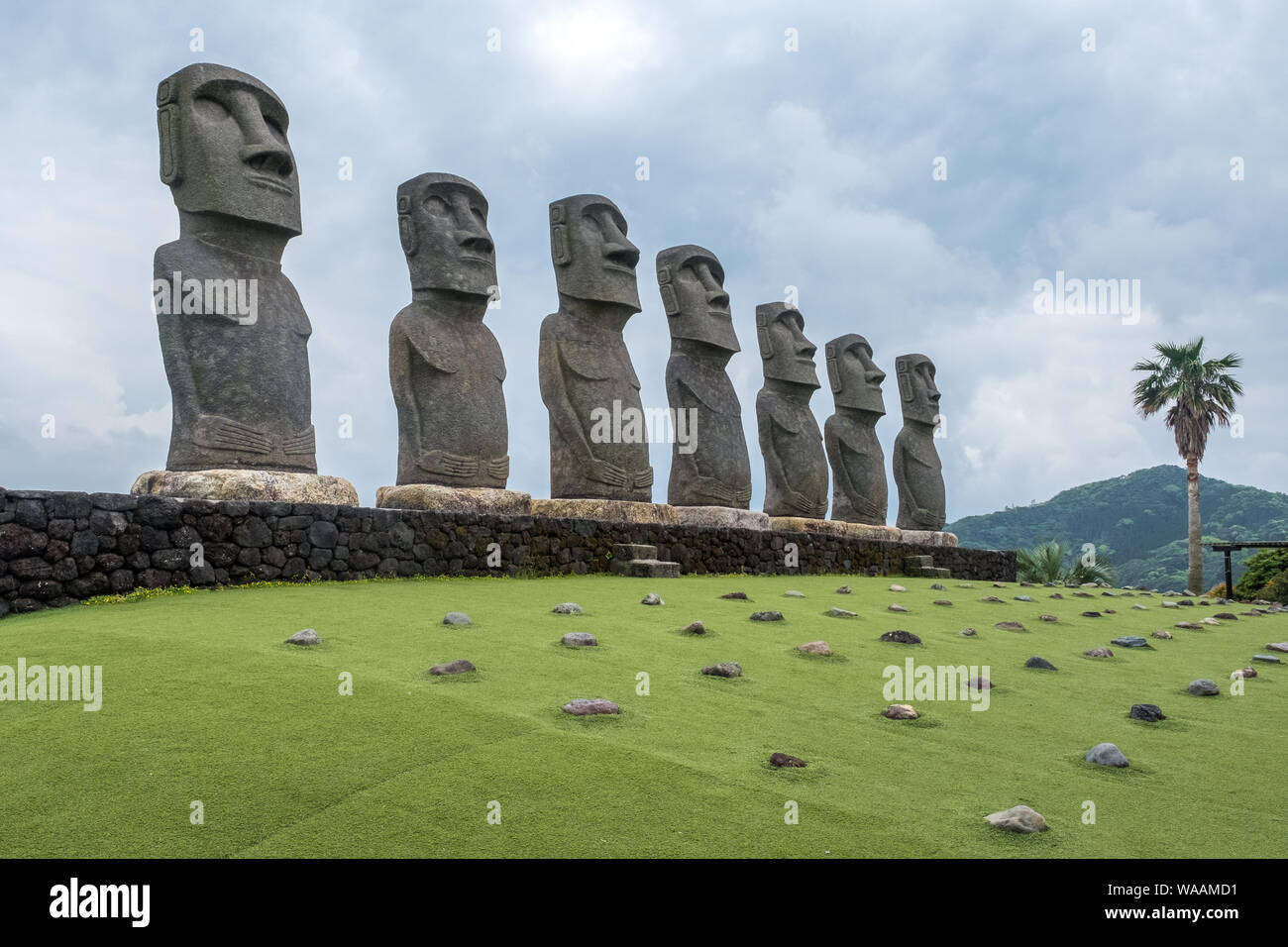 7 moai hi-res stock photography and images - Alamy