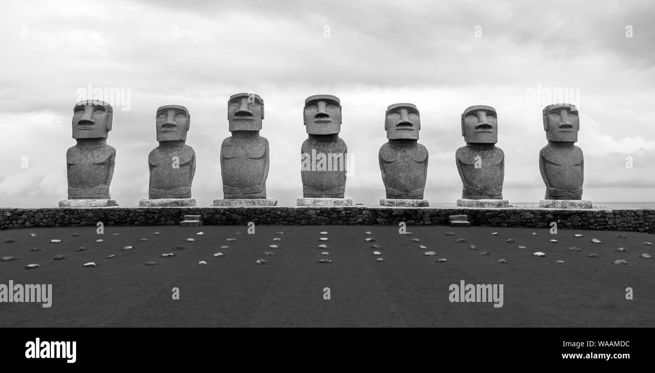 Moai statue replica hires stock photography and images Alamy
