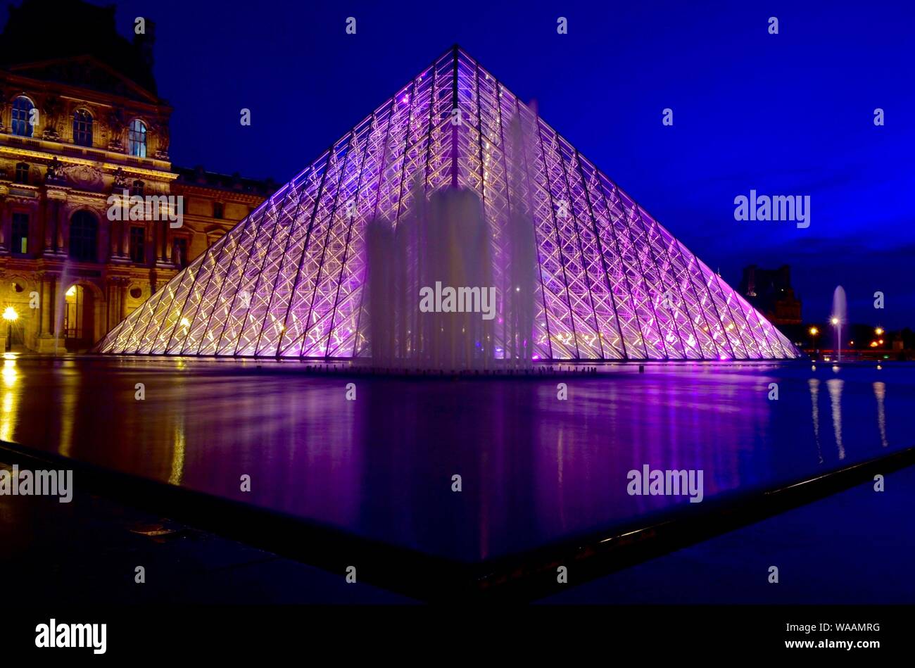 Louvre museum Paris (night Stock Photo Alamy