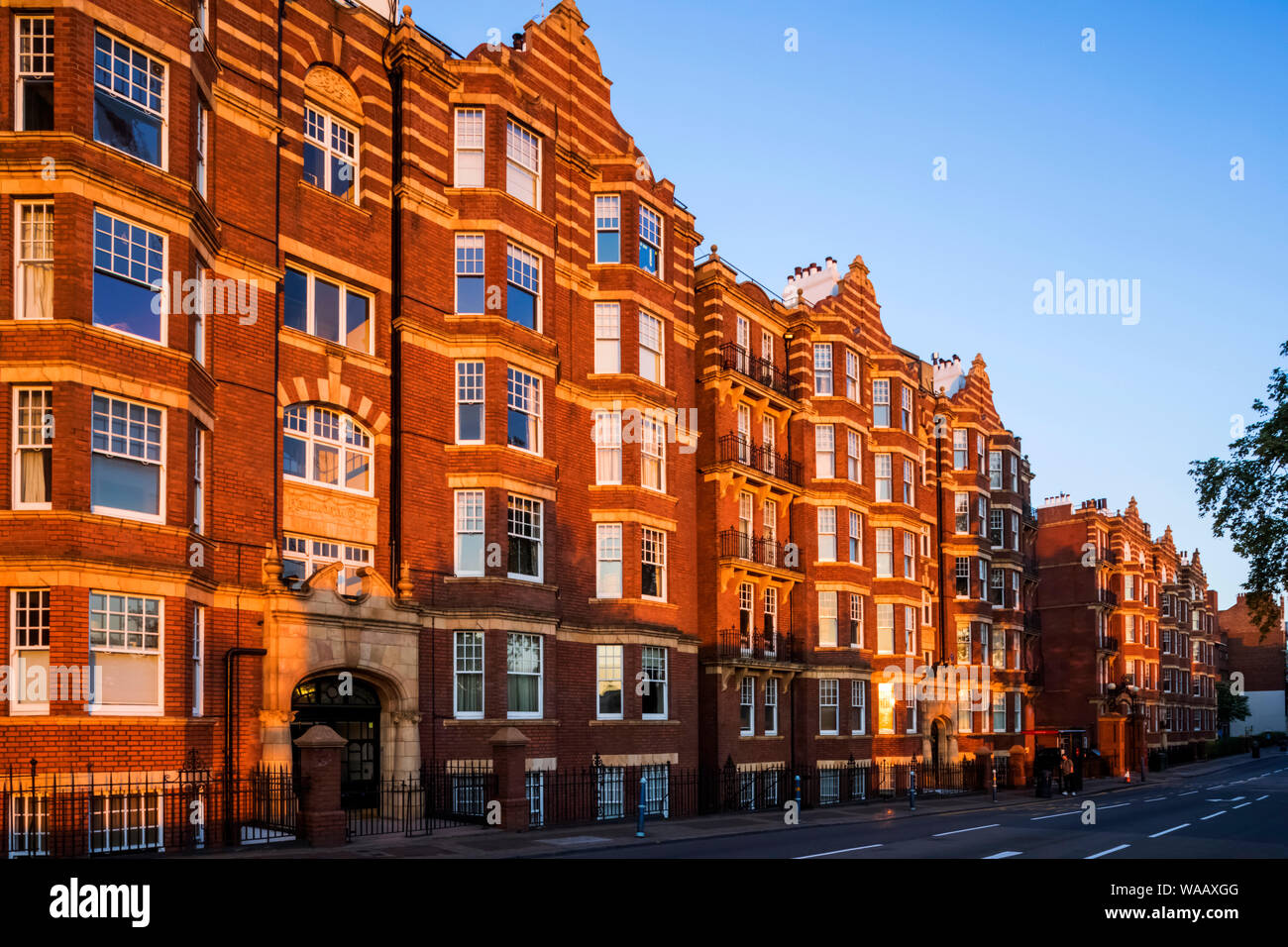 England, London, Putney, Lower Richmond Road, Kenilworth Court