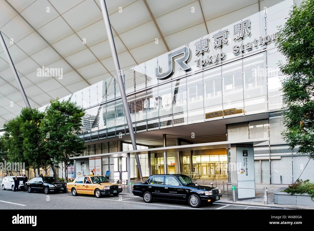 Tokyo station yaesu entrance hi-res stock photography and