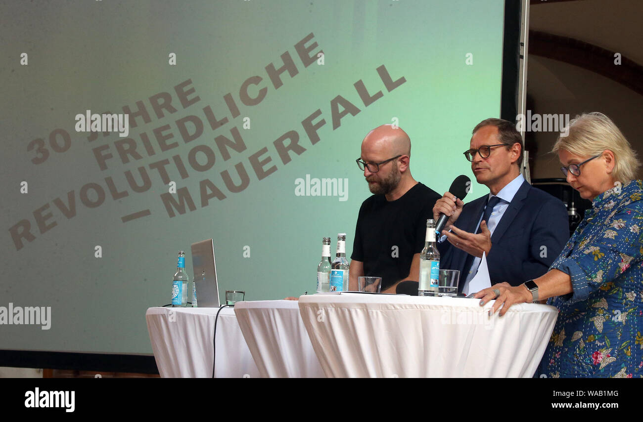 Berlin, Germany. 19th Aug, 2019. Moritz van Dülmen (l-r), Managing Director of Kulturprojekte Berlin GmbH, Michael Müller (SPD), Berlin's Governing Mayor, and Marianne Birthler, former Director of the Stasi Documentation Authority, present the programme for the 30th anniversary of the fall of the Berlin Wall in the Gethsemanekirche. Credit: Wolfgang Kumm/dpa/Alamy Live News Stock Photo