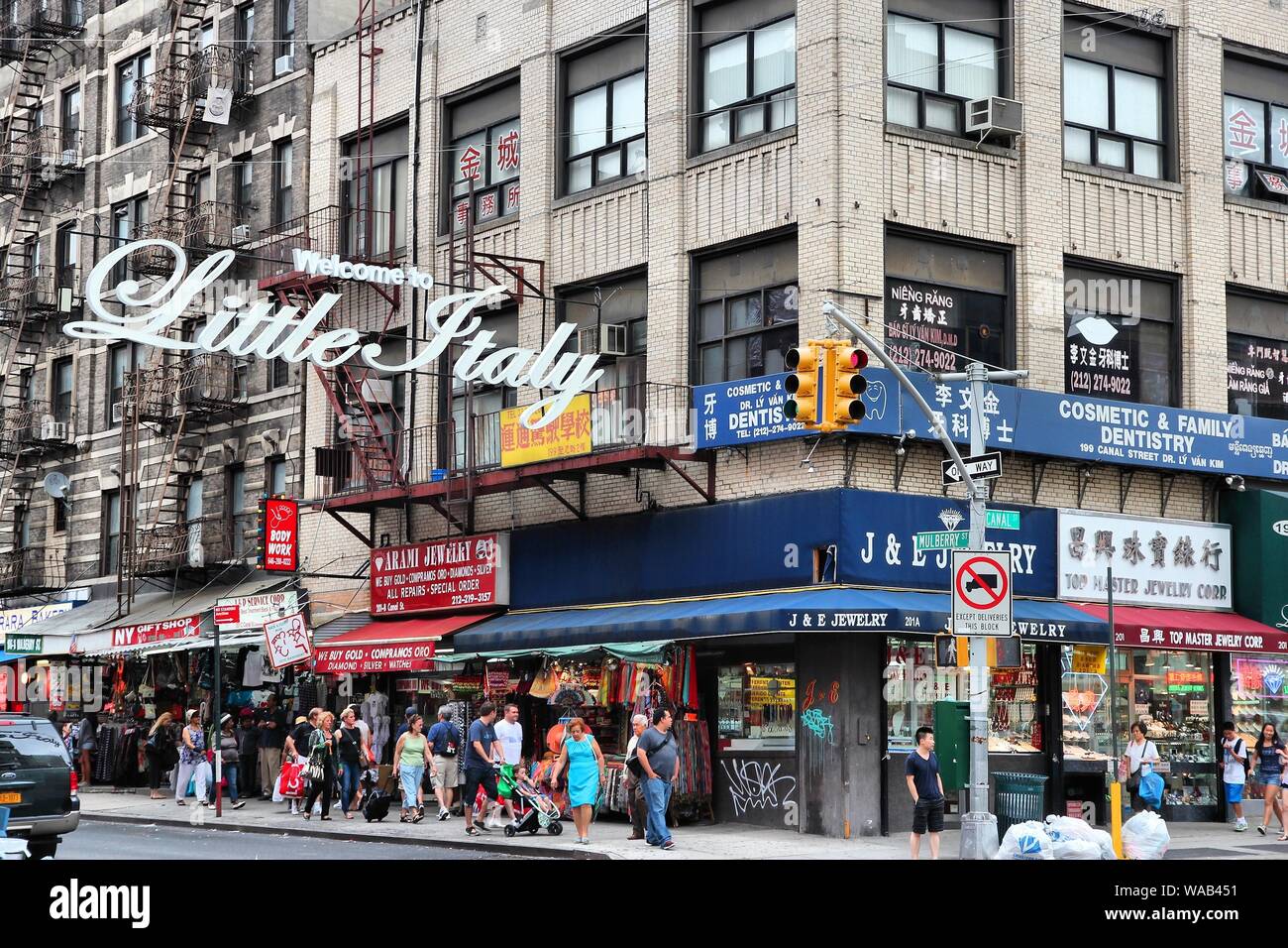 New York Usa July 1 13 People Visit Little Italy In New York Little Italy Is A Famous Italian Community In Manhattan As Many As 10 000 Italia Stock Photo Alamy New York Usa July 1 13 People Visit Little Italy In New York Little Italy Is A Famous Italian Community In Manhattan As Many As 10 000 Italia Stock Photo Alamy