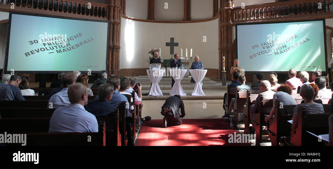 Berlin, Germany. 19th Aug, 2019. Moritz van Dülmen (l-r), Managing Director of Kulturprojekte Berlin GmbH, Michael Müller (SPD), Berlin's Governing Mayor, and Marianne Birthler, former Director of the Stasi Documentation Authority, present the programme for the 30th anniversary of the fall of the Berlin Wall in the Gethsemanekirche. Credit: Wolfgang Kumm/dpa/Alamy Live News Stock Photo