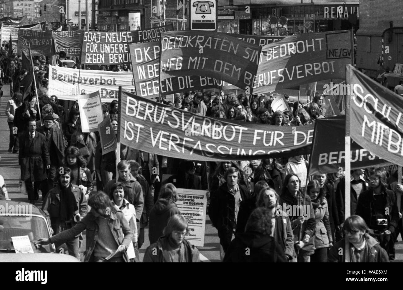 1973 in April demonstrate on 20,000 14 ... people Around 20,000 in people April demonstrate on 1973 Around ... 14