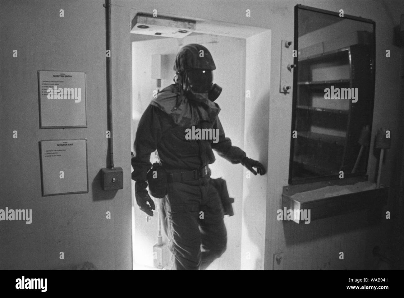 U.S. Air Force, Spangdahlem air base (West Germany)), headquarters ot 52d Tactical Fighter Wing. Members of ground technical staff during an NBC exercise (June 1985). inside of an antinuclear shelter Stock Photo