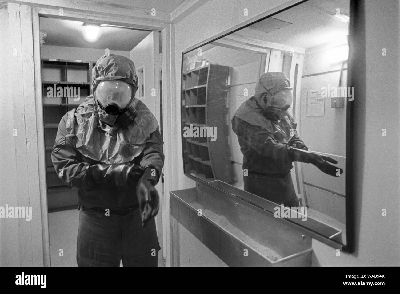 U.S. Air Force, Spangdahlem air base (West Germany)), headquarters ot 52d Tactical Fighter Wing. Members of ground technical staff during an NBC exercise (June 1985). inside of an antinuclear shelter Stock Photo