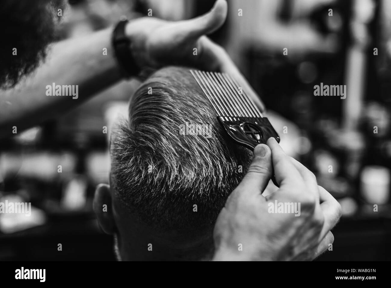 Receiving Hairdresser Services Men S Haircut Haircut With
