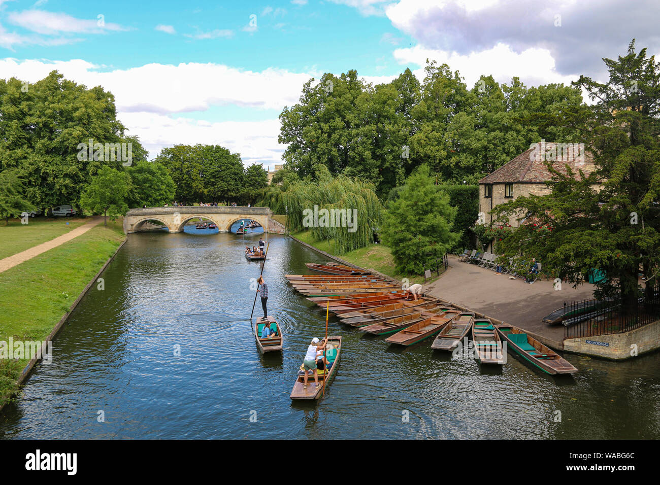 Beautiful view of boats punting on the River Cam at Trinity College, Cambridge, United Kingdom Stock Photo