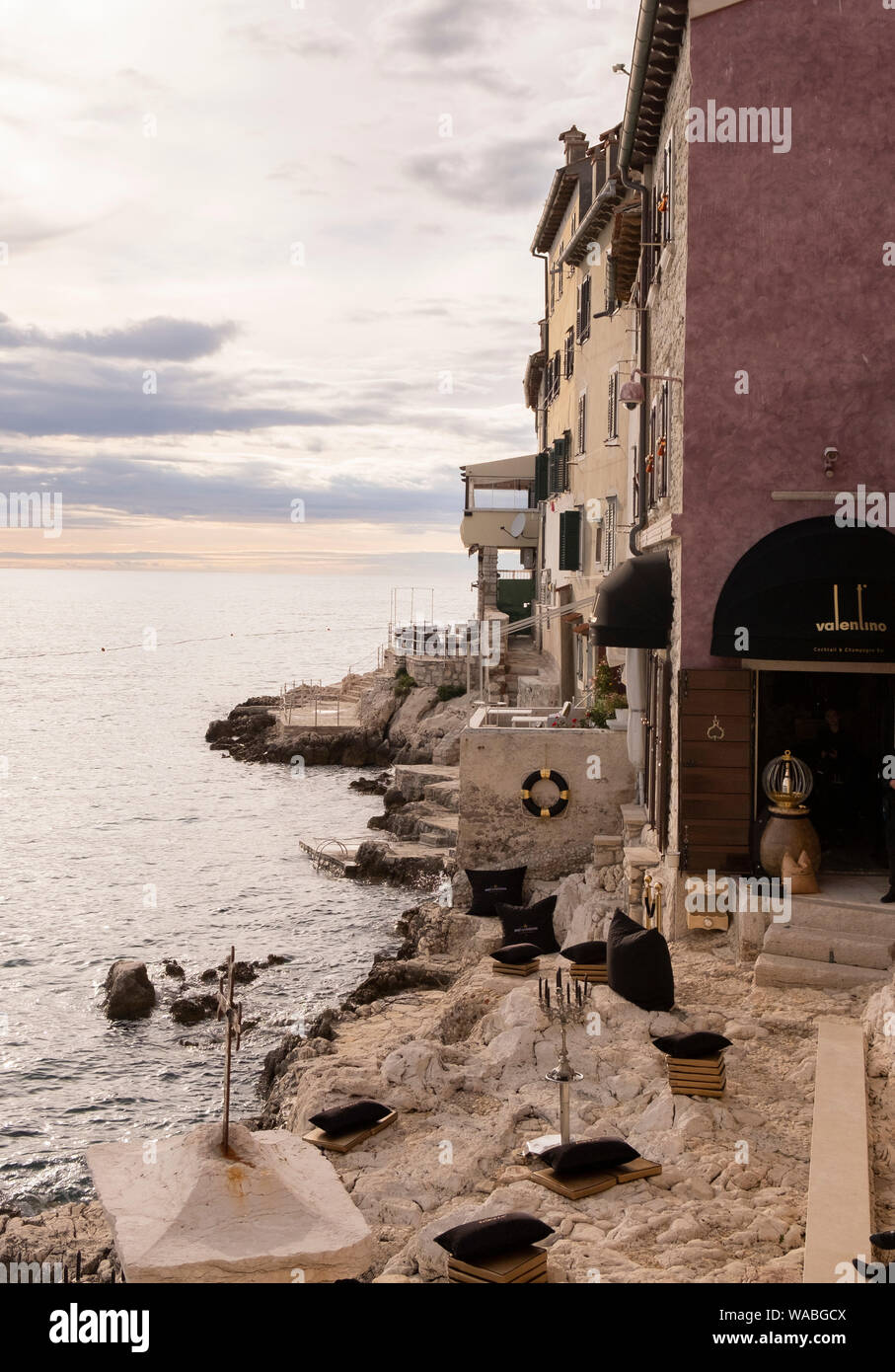 bar valentino