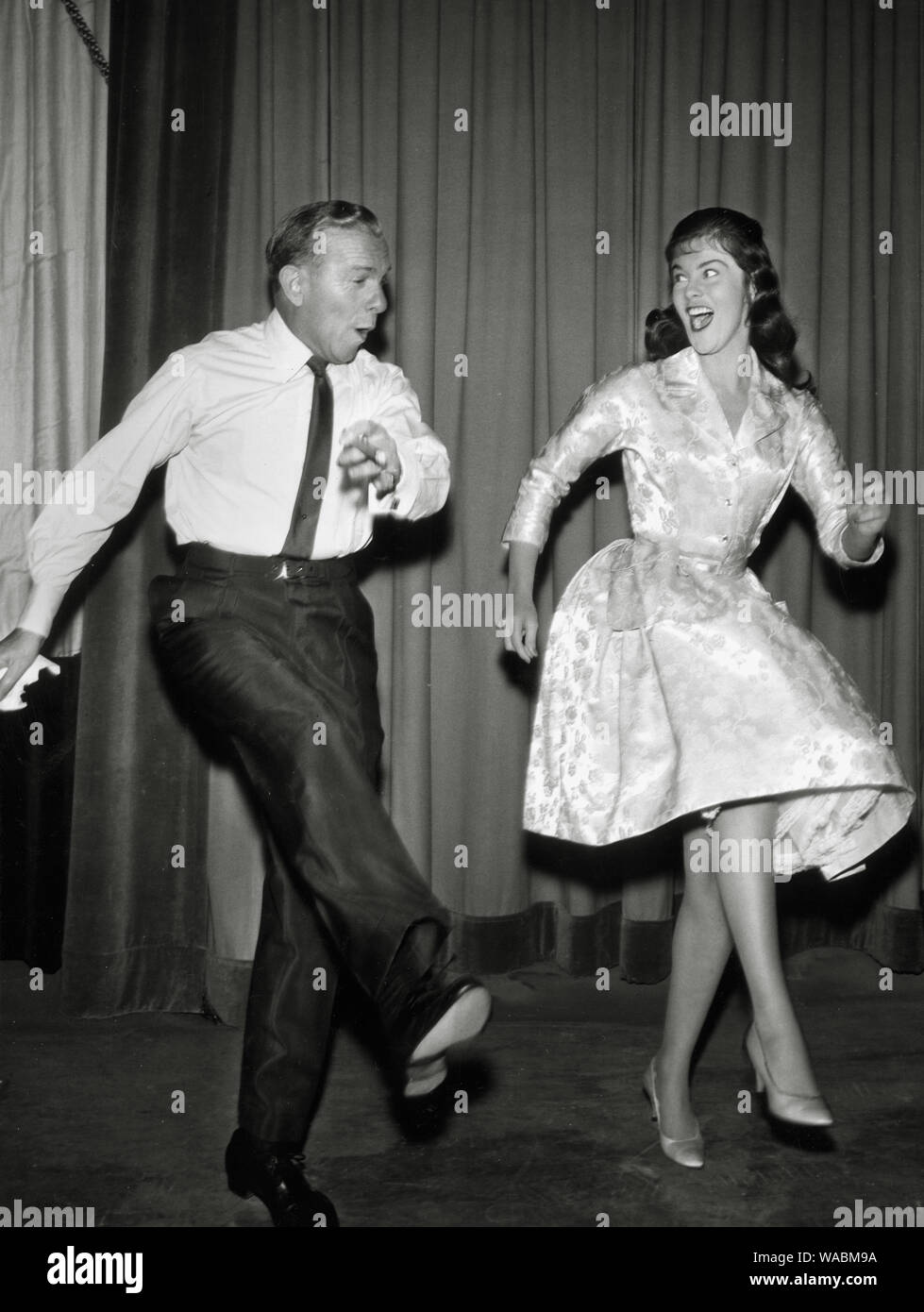 George Burns and Ann-Margret rehearsing for the television series, 'The Jack Benny Program' (circa 1955) CBS  File Reference # 33848-292THA Stock Photo