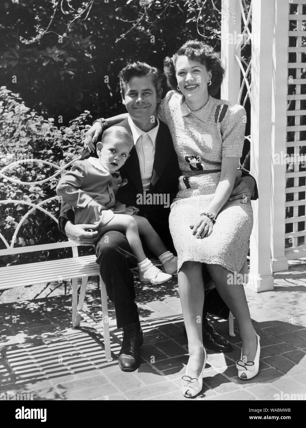 Glenn Ford with his wife Eleanor Powell and their son Peter, circa 1948  File Reference # 33848-298THA Stock Photo