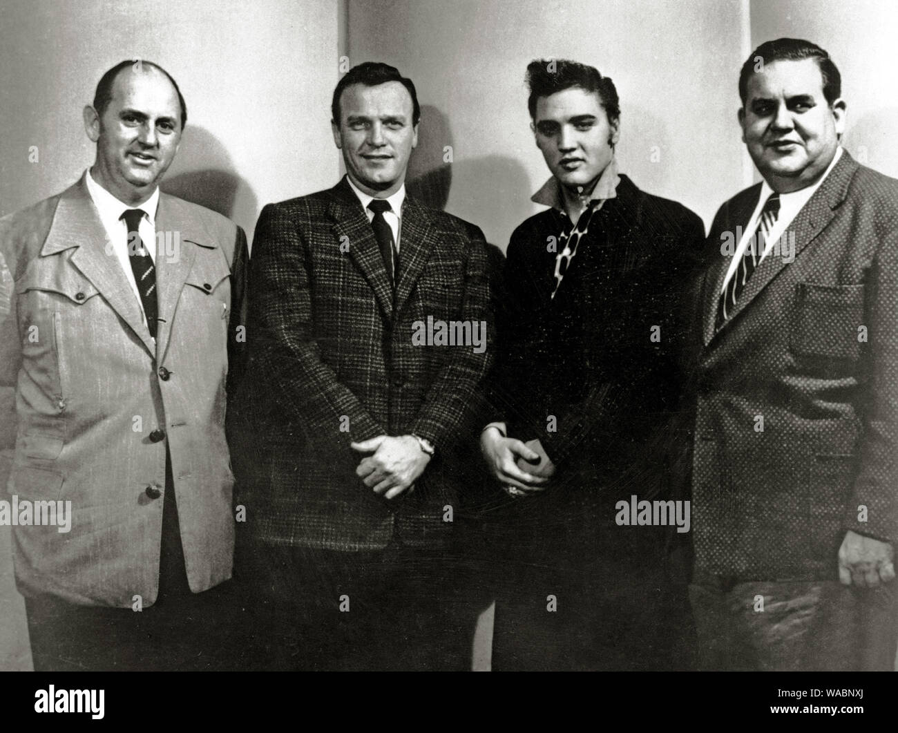 Elvis Presley with Colonel Tom Parker, Eddy Arnold and Steve Sholes at the RCA Recording studios for his last recording session before leaving for his 2 year tour of duty in the Army (March 10th 1958)  File Reference # 33848-526THA Stock Photo