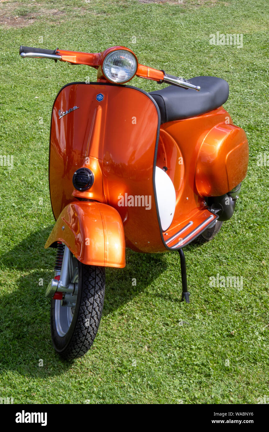 Vespa 50s hi-res stock photography and images - Alamy