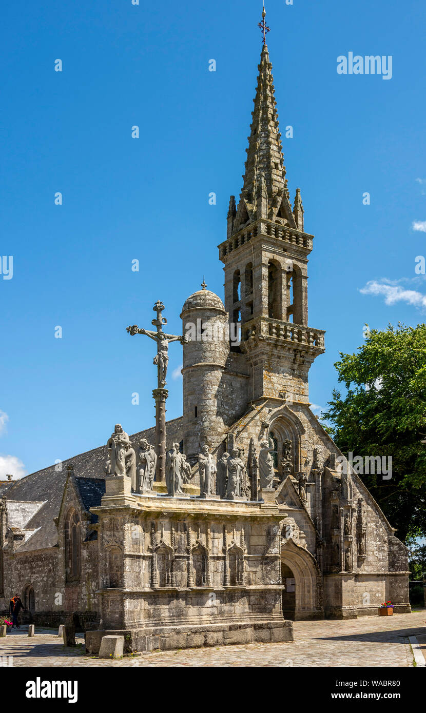 Confort Meilars The calvary and the church. Finistere department. Bretagne. France Stock Photo