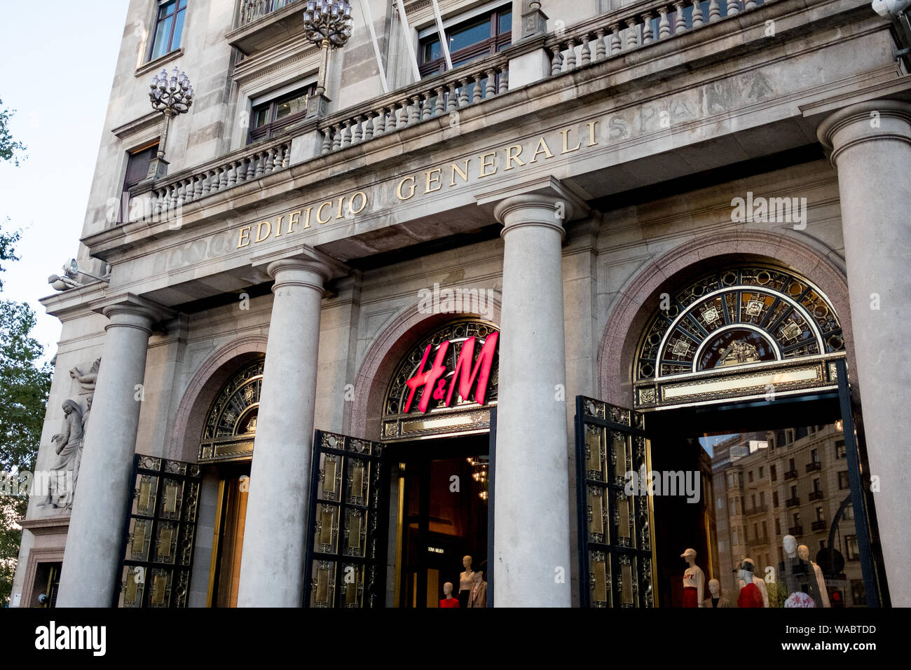 Barcelona, Spain - 20 april 2019: h&m flagship store with logo in barcelona  passeig de gracia street in historic building Stock Photo - Alamy