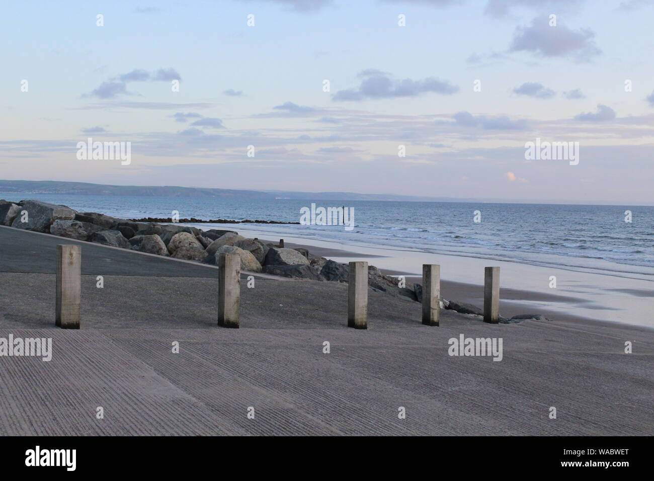 Tywyn waves hires stock photography and images Alamy