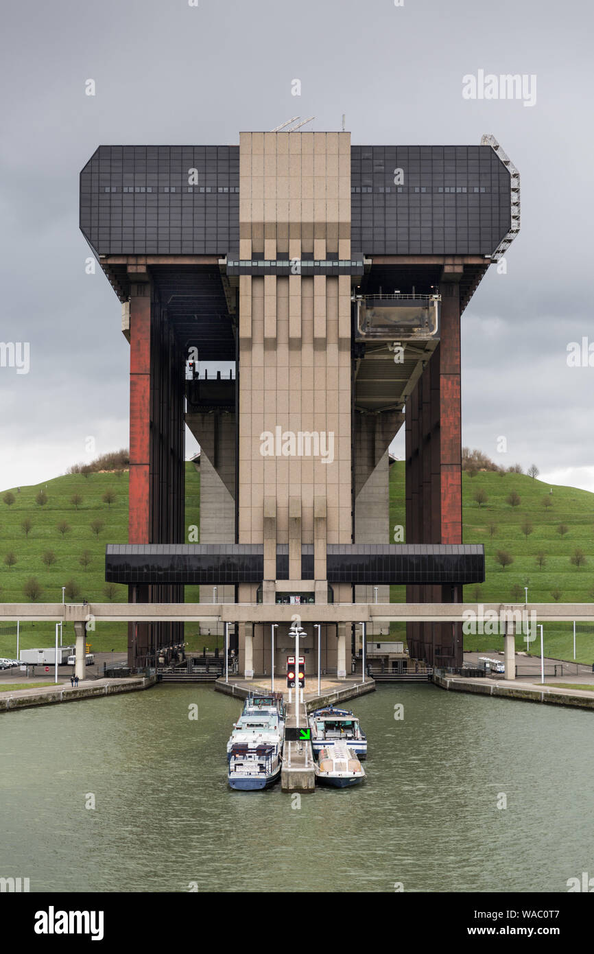 Strépy-Thieu boat lift on the Canal du Centre / Ascenseur funiculaire de Strépy Thieu Stock Photo