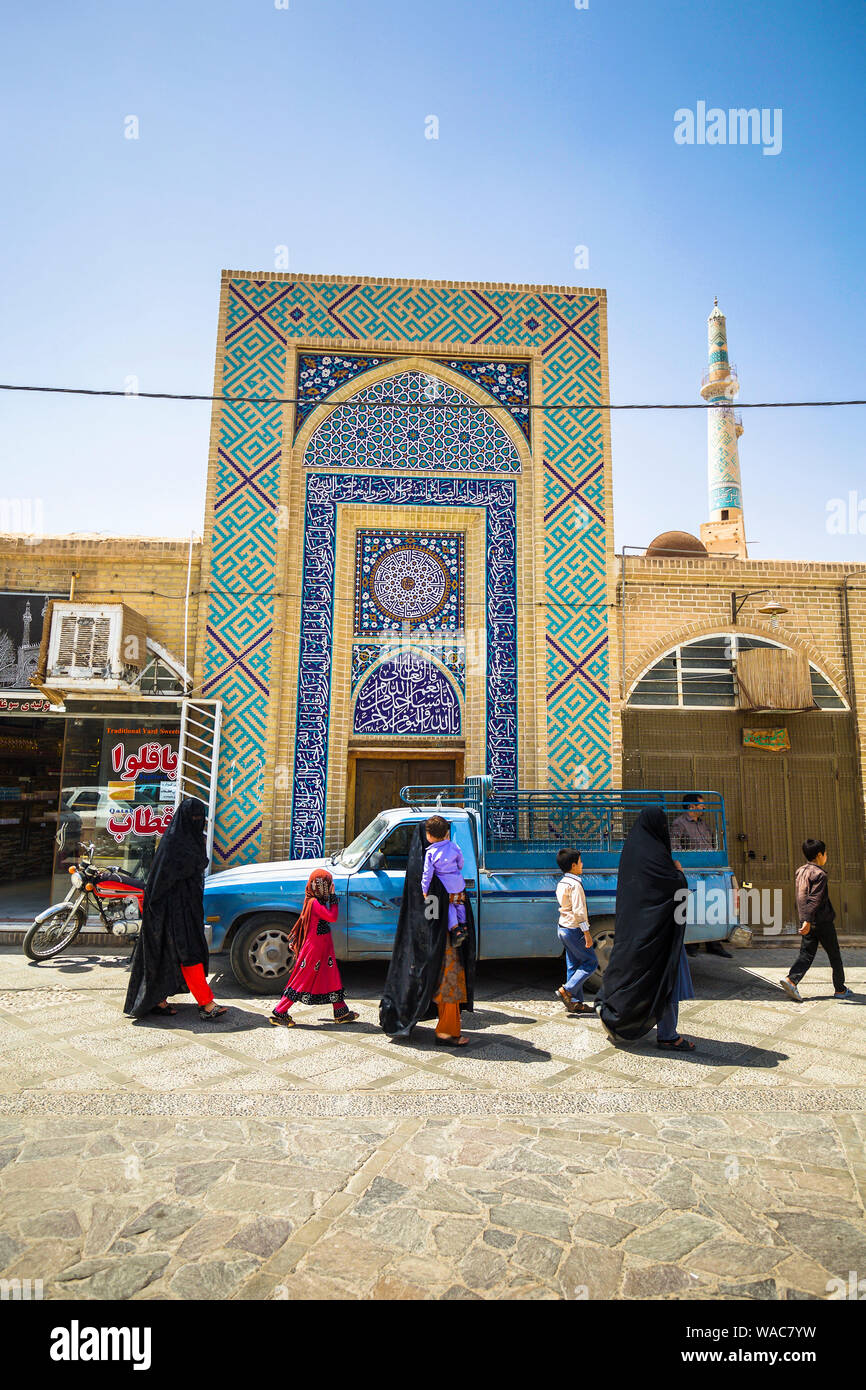 Women iran door hi-res stock photography and images - Alamy