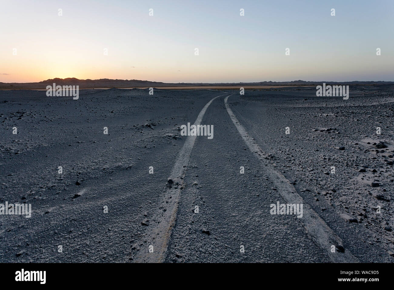 Highway desert road oman hi-res stock photography and images - Alamy