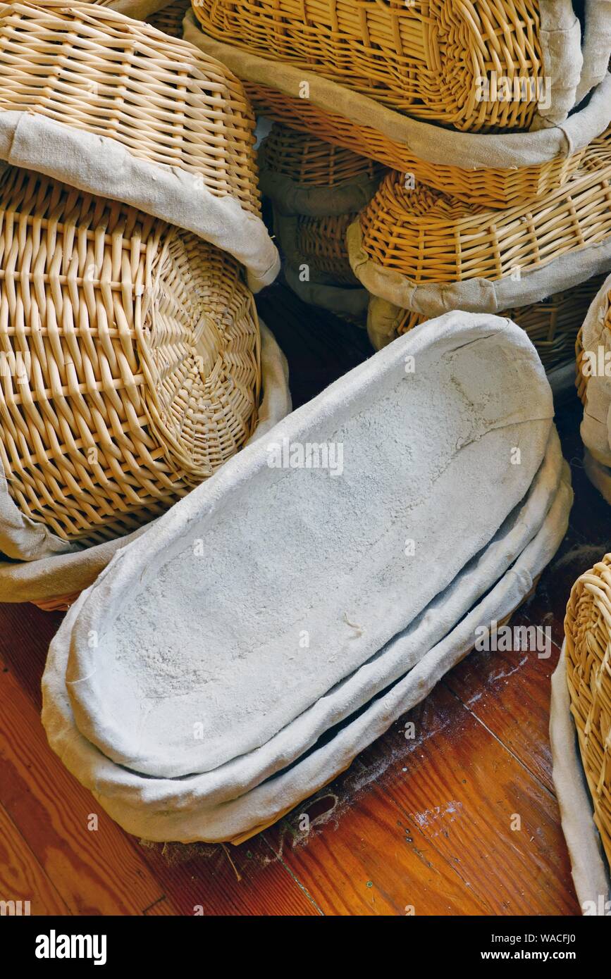 Wicker bread proofing baskets with linen cloth Stock Photo Alamy