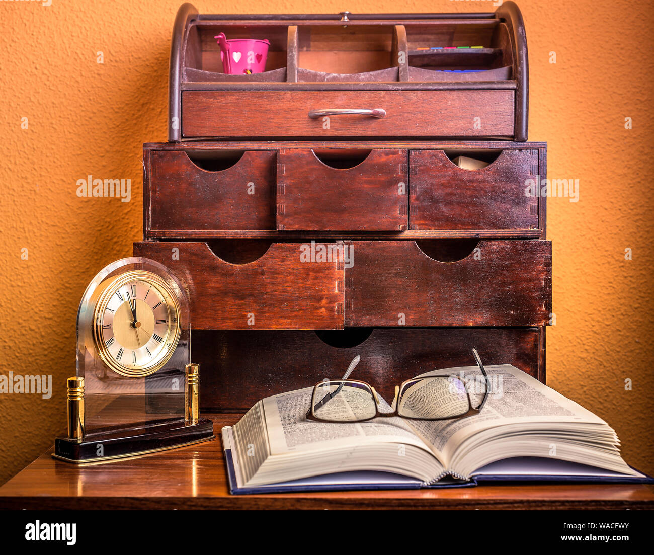 Antique school desk hi-res stock photography and images - Alamy