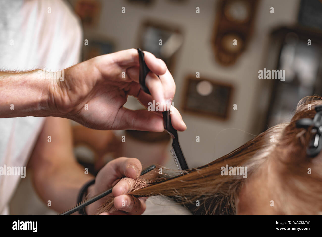 Men's beauty salon. The man makes a haircut Stock Photo - Alamy