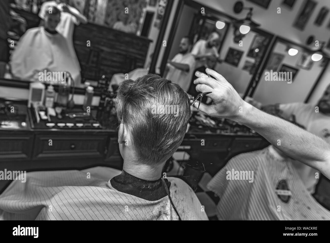 Men's beauty salon. The man makes a haircut Stock Photo - Alamy