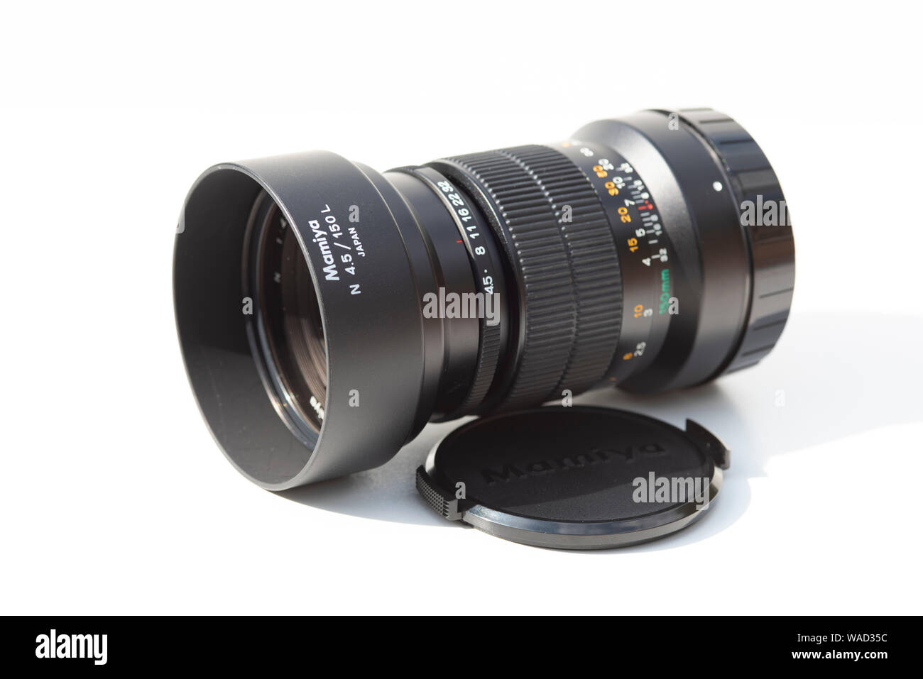 A Mamiya 150mm f/4.5 telephoto lens for the Mamiya 7II medium format rangefinder camera Stock Photo