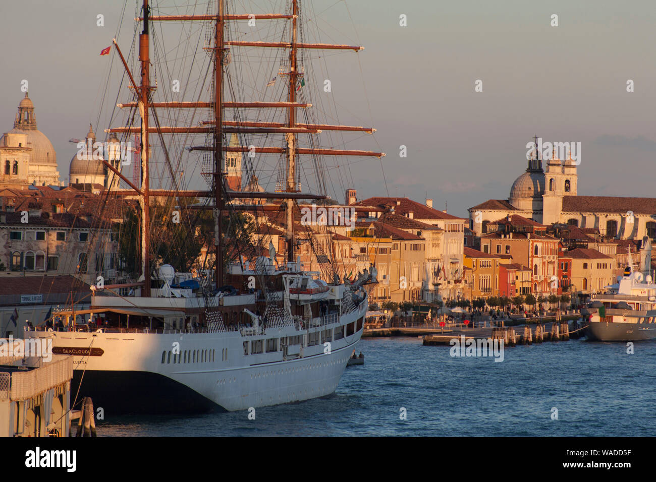 Cruise ship venice port hi-res stock photography and images - Alamy
