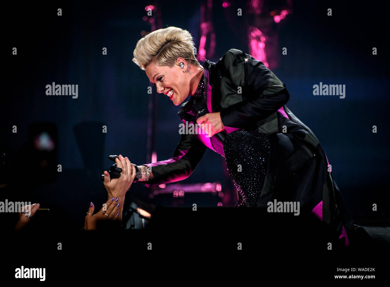 Alecia moore pink singer hi-res stock photography and images - Alamy