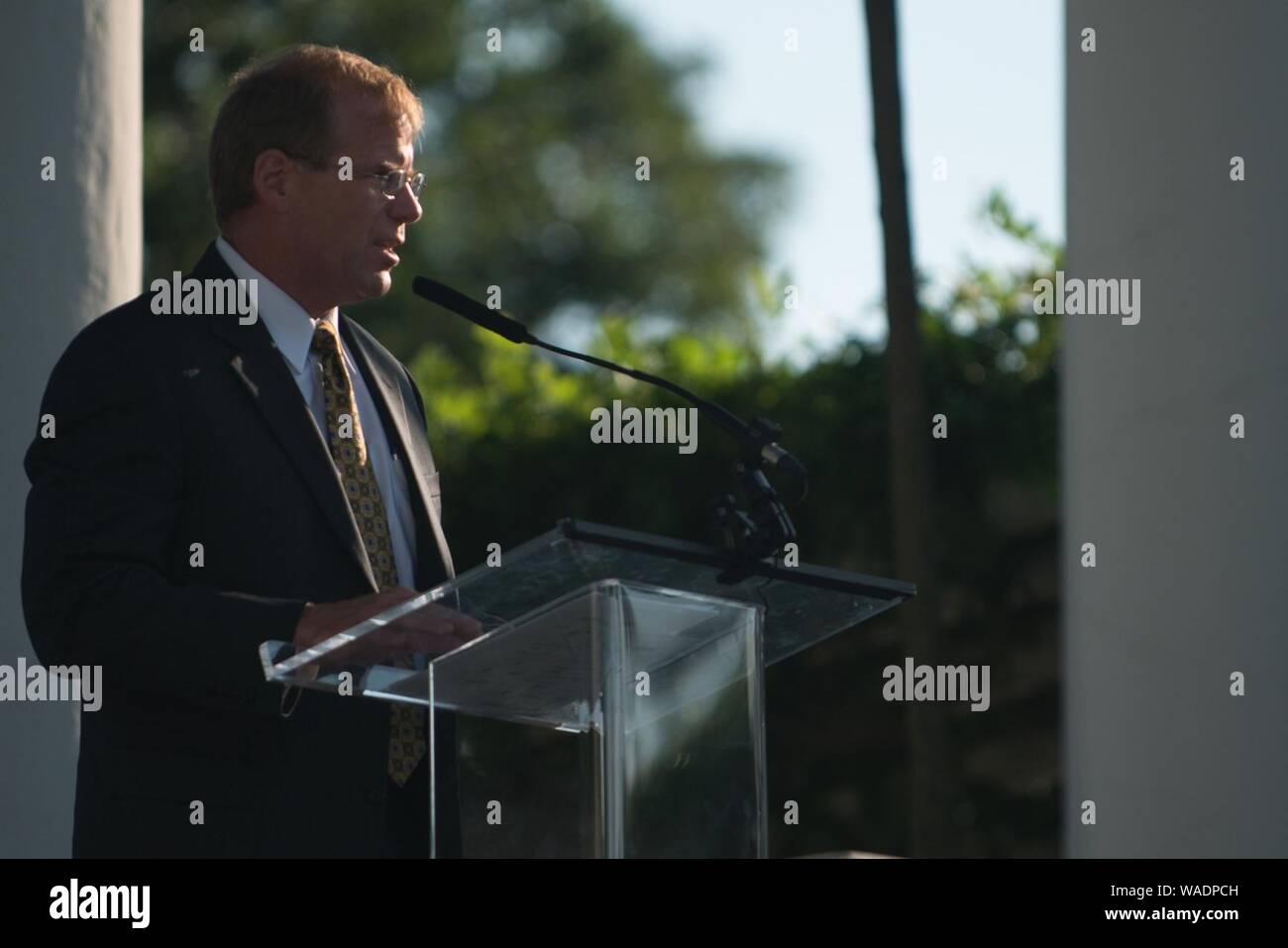 Doug Black Ceo John Deere Landscapes Gives Remarks During The Opening Ceremony For The National Association Of Landscape Professionals 99 19th Annual Renewal And Remembrance At Arlington National Cemetery 19857649542 Stock Photo Alamy