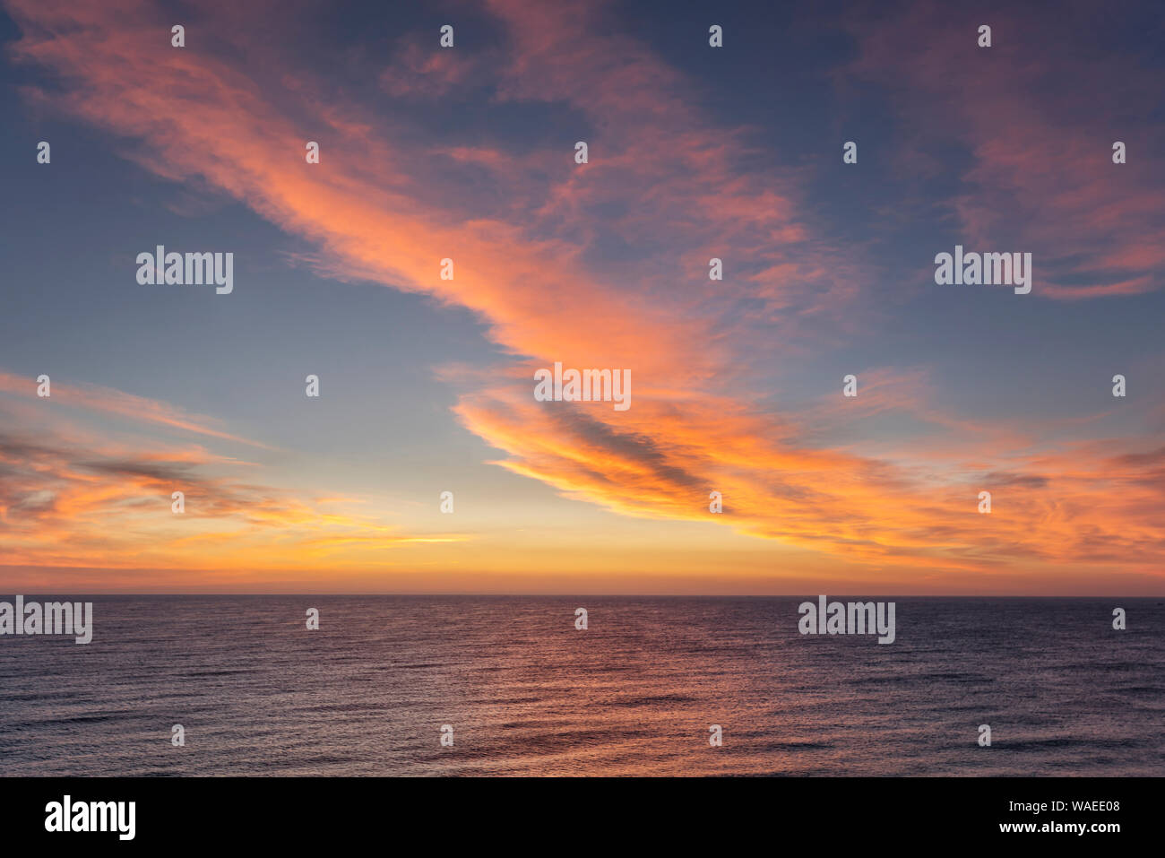 Skies over water hi-res stock photography and images - Alamy