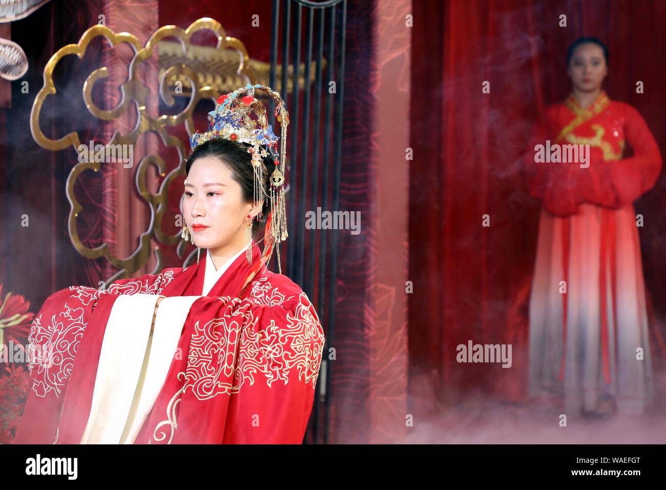 Anhui, Anhui, China. 20th Aug, 2019. Anhui, CHINA-A ''splendid'' Chinese wedding ceremony is successfully held in the grand banquet hall of Huayi hotel in Wuhu, Anhui province, Aug. 17, 2019.The theme of the Chinese wedding show highlights the Chinese wedding customs, attracting more than 100 couples and many wedding brands invited to participate in the scene, beautiful models wearing beautiful bridal suits on the runway very beautiful eyes. Credit: SIPA Asia/ZUMA Wire/Alamy Live News Stock Photo