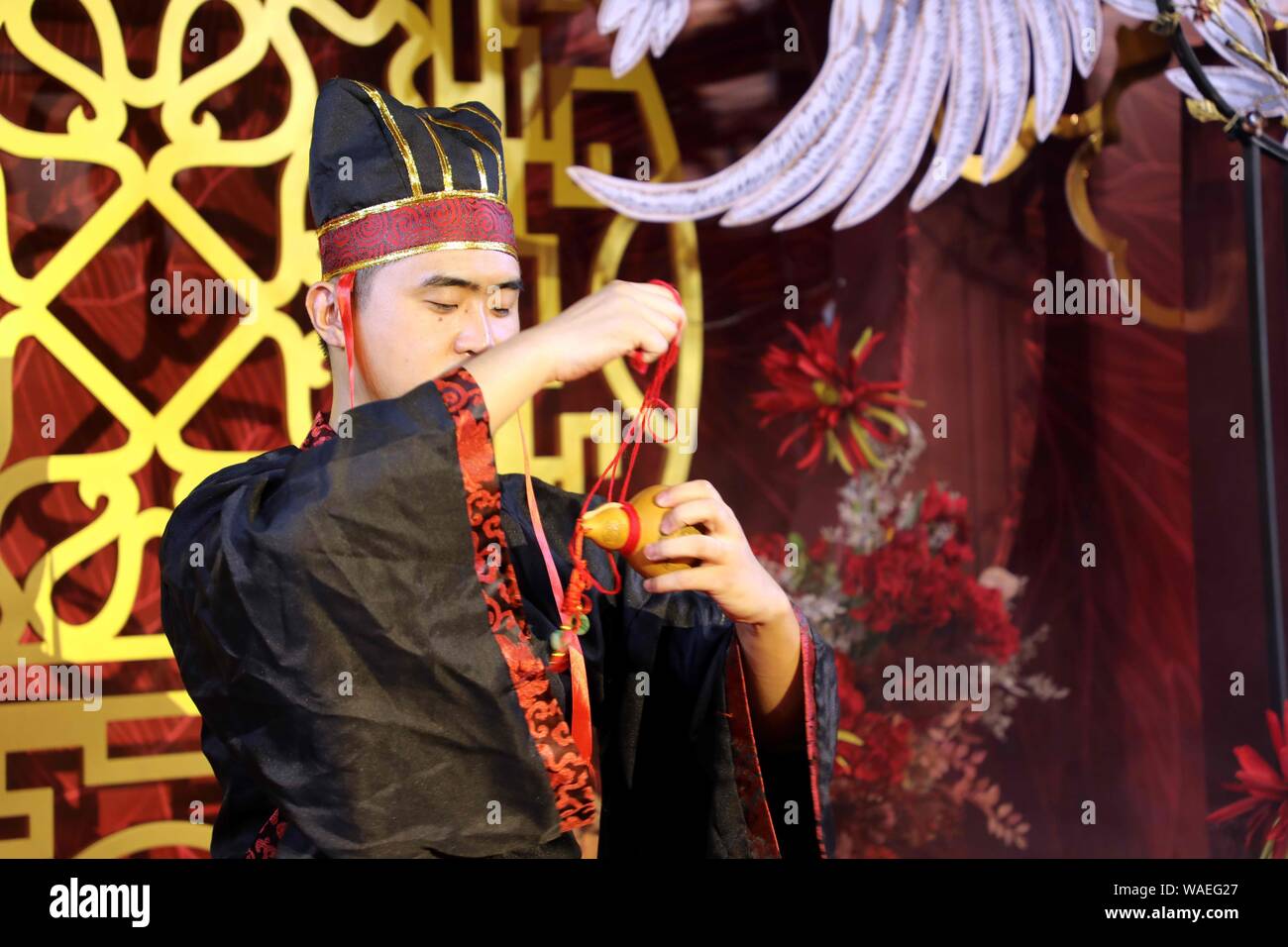 Anhui, Anhui, China. 20th Aug, 2019. Anhui, CHINA-A ''splendid'' Chinese wedding ceremony is successfully held in the grand banquet hall of Huayi hotel in Wuhu, Anhui province, Aug. 17, 2019.The theme of the Chinese wedding show highlights the Chinese wedding customs, attracting more than 100 couples and many wedding brands invited to participate in the scene, beautiful models wearing beautiful bridal suits on the runway very beautiful eyes. Credit: SIPA Asia/ZUMA Wire/Alamy Live News Stock Photo