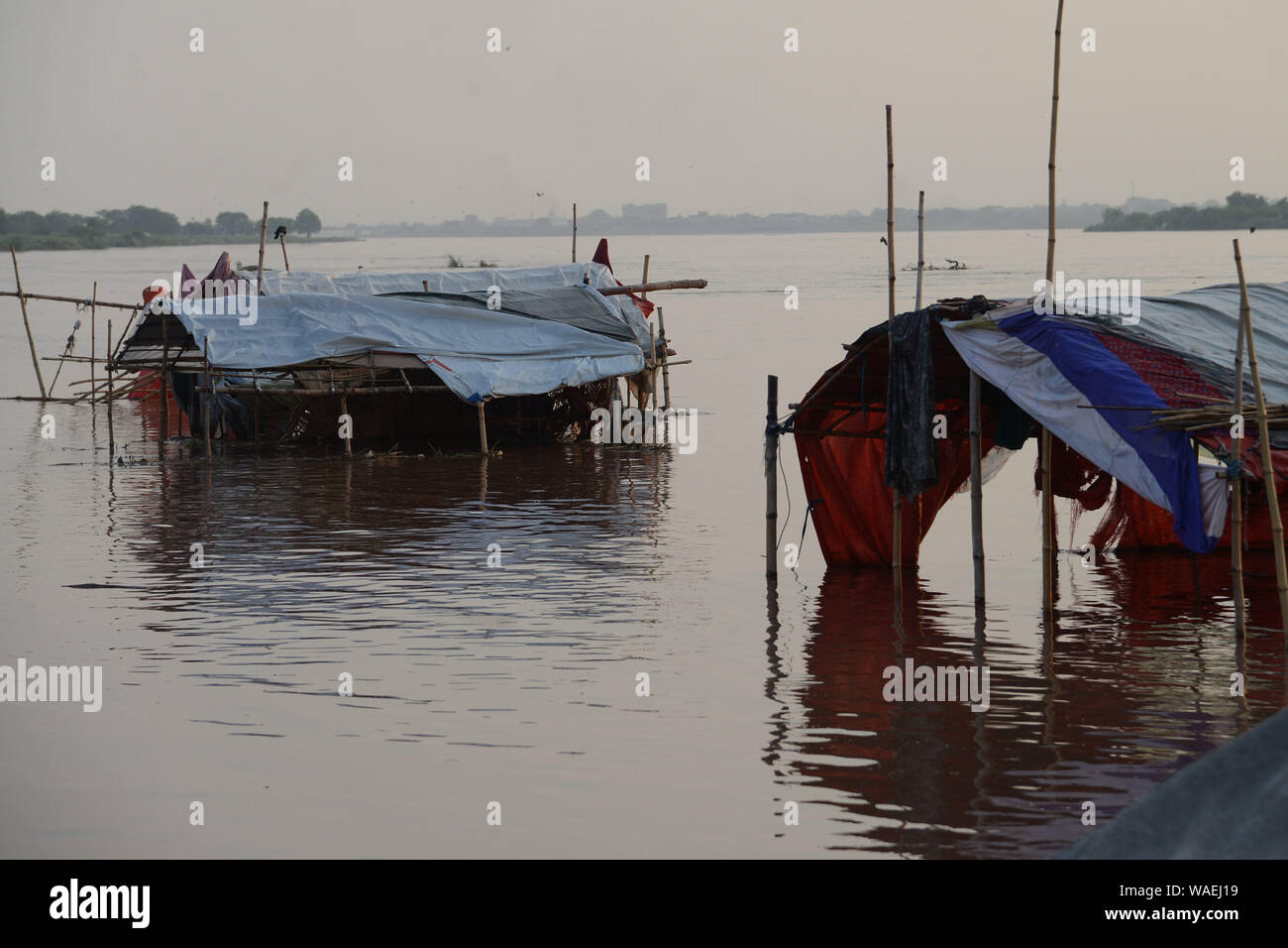 Lahore, Pakistan. 19th Aug, 2019. Gypsy people sit at Ravi River as