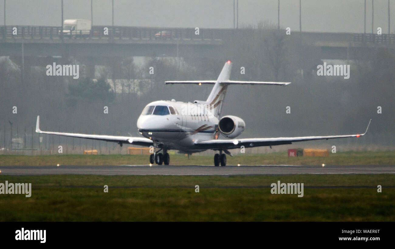 Fuelling Plane High Resolution Stock Photography And Images Alamy
