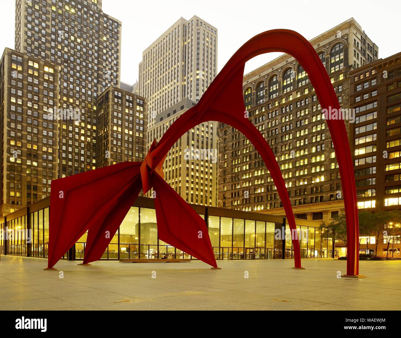 Pink flamingo statue hi-res stock photography and images - Alamy