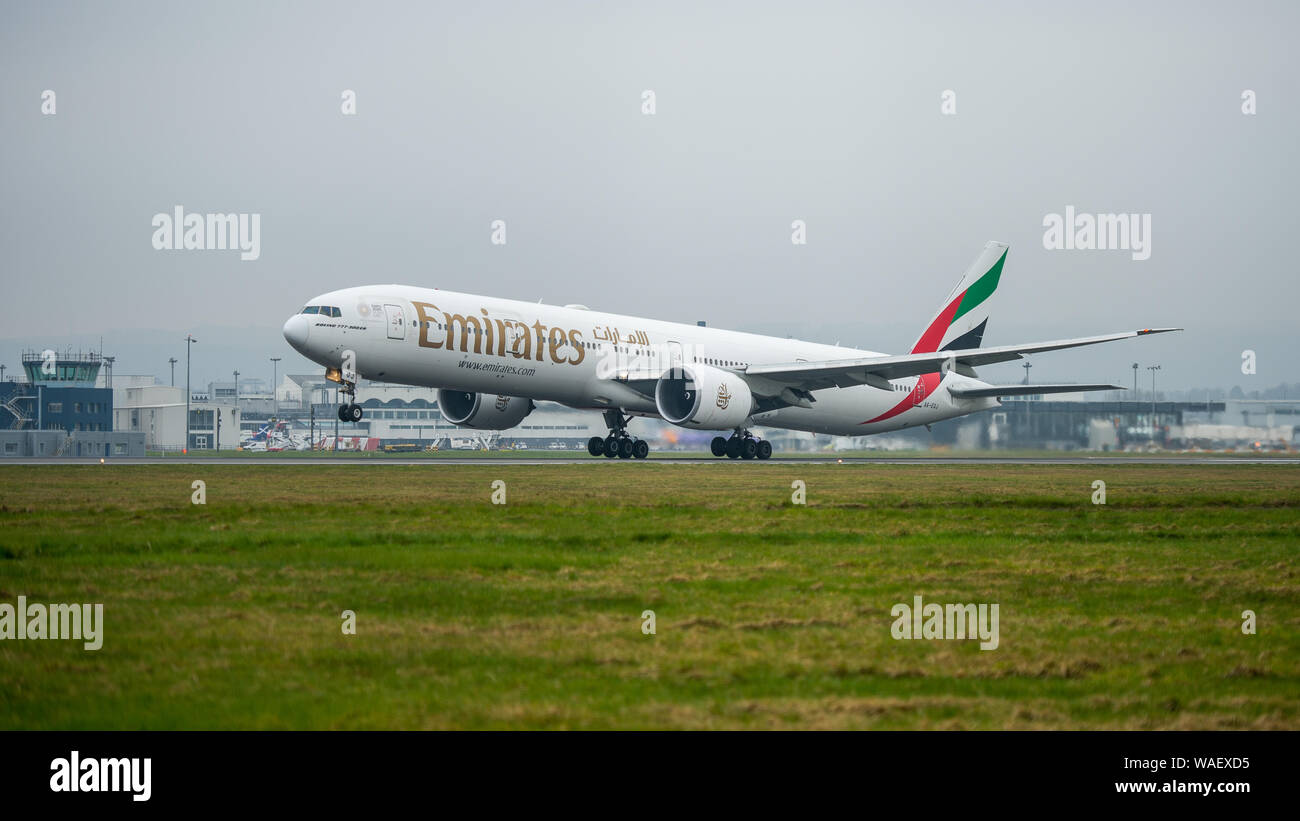 Glasgow, UK. 1 March 2019. Flights seen arriving and departing Glasgow International Airport. Colin Fisher/CDFIMAGES.COM Credit: Colin Fisher/Alamy Live News Stock Photo