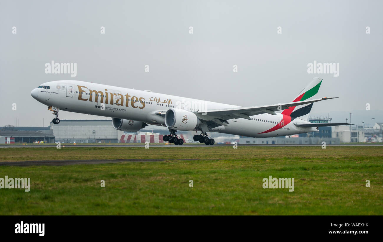 Glasgow, UK. 1 March 2019. Flights seen arriving and departing Glasgow International Airport. Colin Fisher/CDFIMAGES.COM Credit: Colin Fisher/Alamy Live News Stock Photo