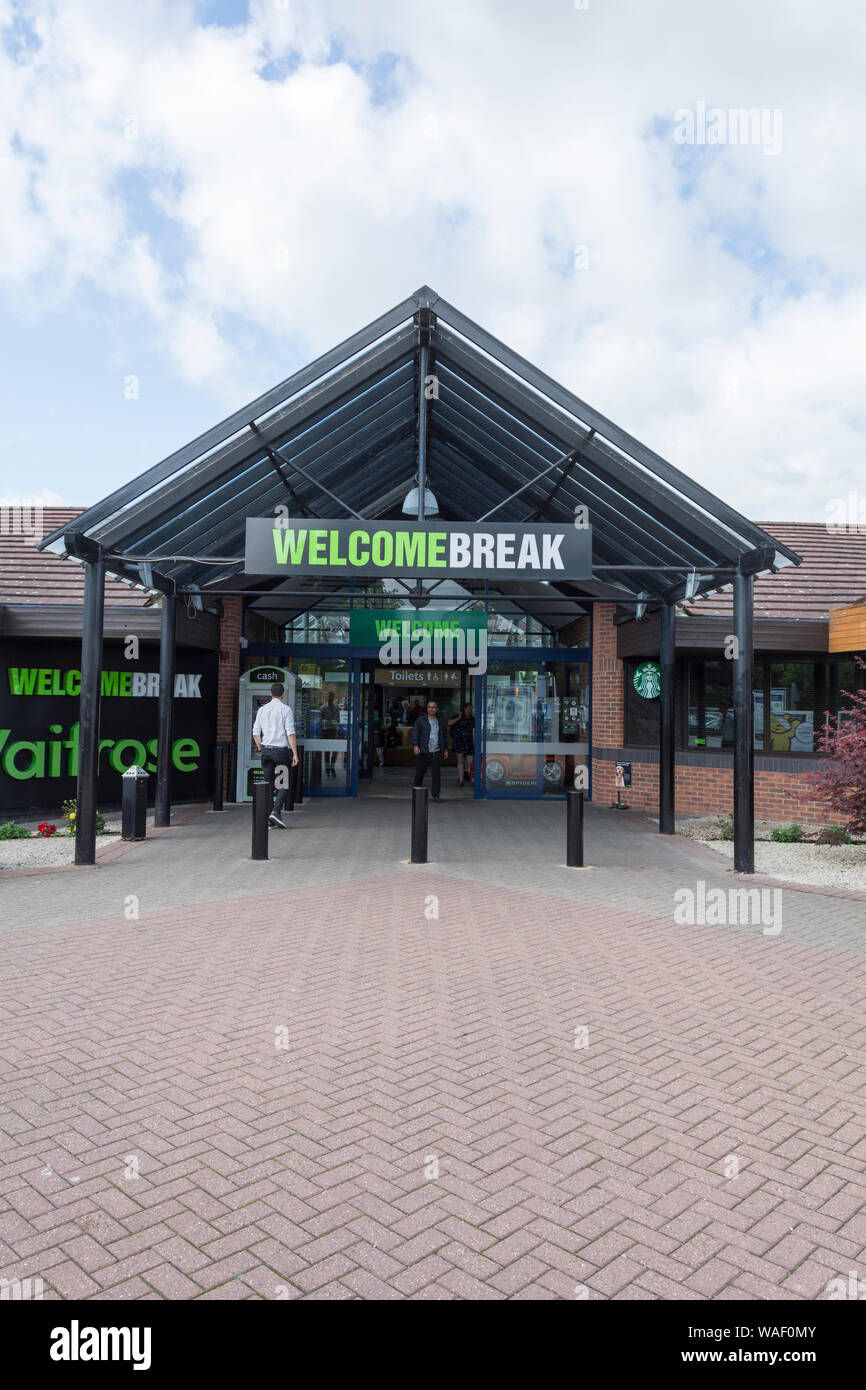 Entrance to Warwick services Welcome Break motorway service station on the M40 Stock Photo