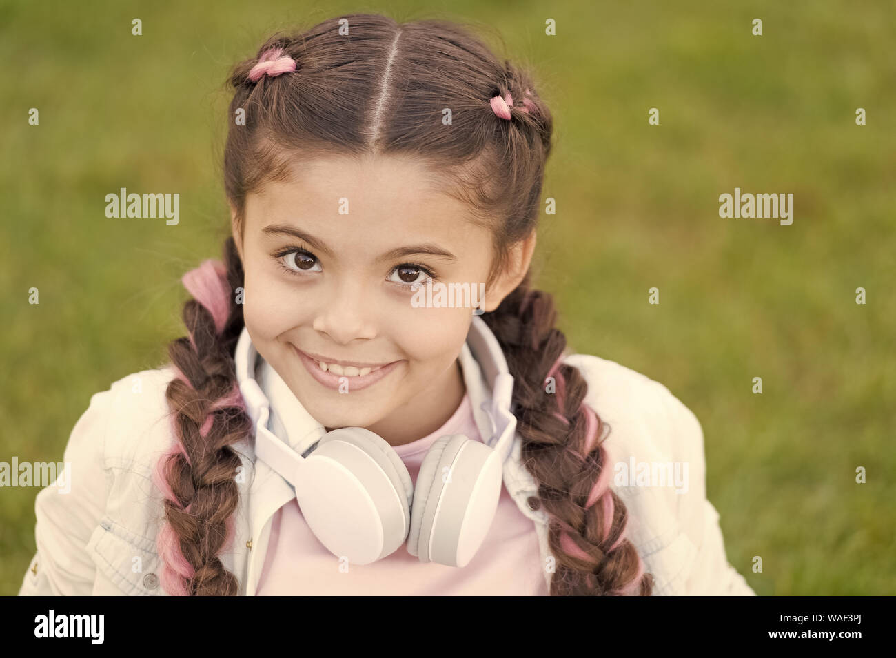 Healthy Emotional Happy Kid Relaxing Outdoors What Makes Child