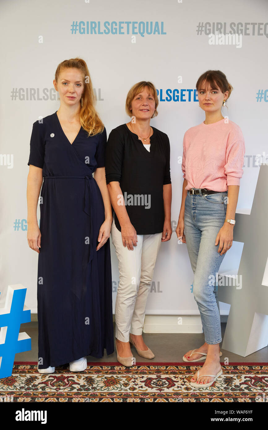 Hamburg, Germany. 20th Aug, 2019. Pheline Roggan (l-r), actress and Plan ambassador, Maike Röttger, Plan managing director, and Hannah Müller-Hillebrand, influencer and Plan ambassador, have come together for a photo after a Plan International press conference on role models in the social media. Credit: Georg Wendt/dpa/Alamy Live News Stock Photo