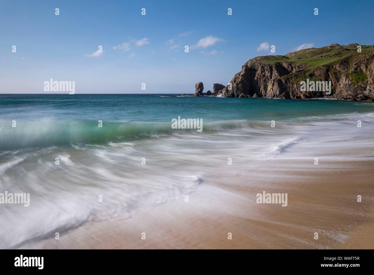 Waves break on the beach of Dalmore, Dalmore Beach, Isle of Lewis, Scotland Stock Photo