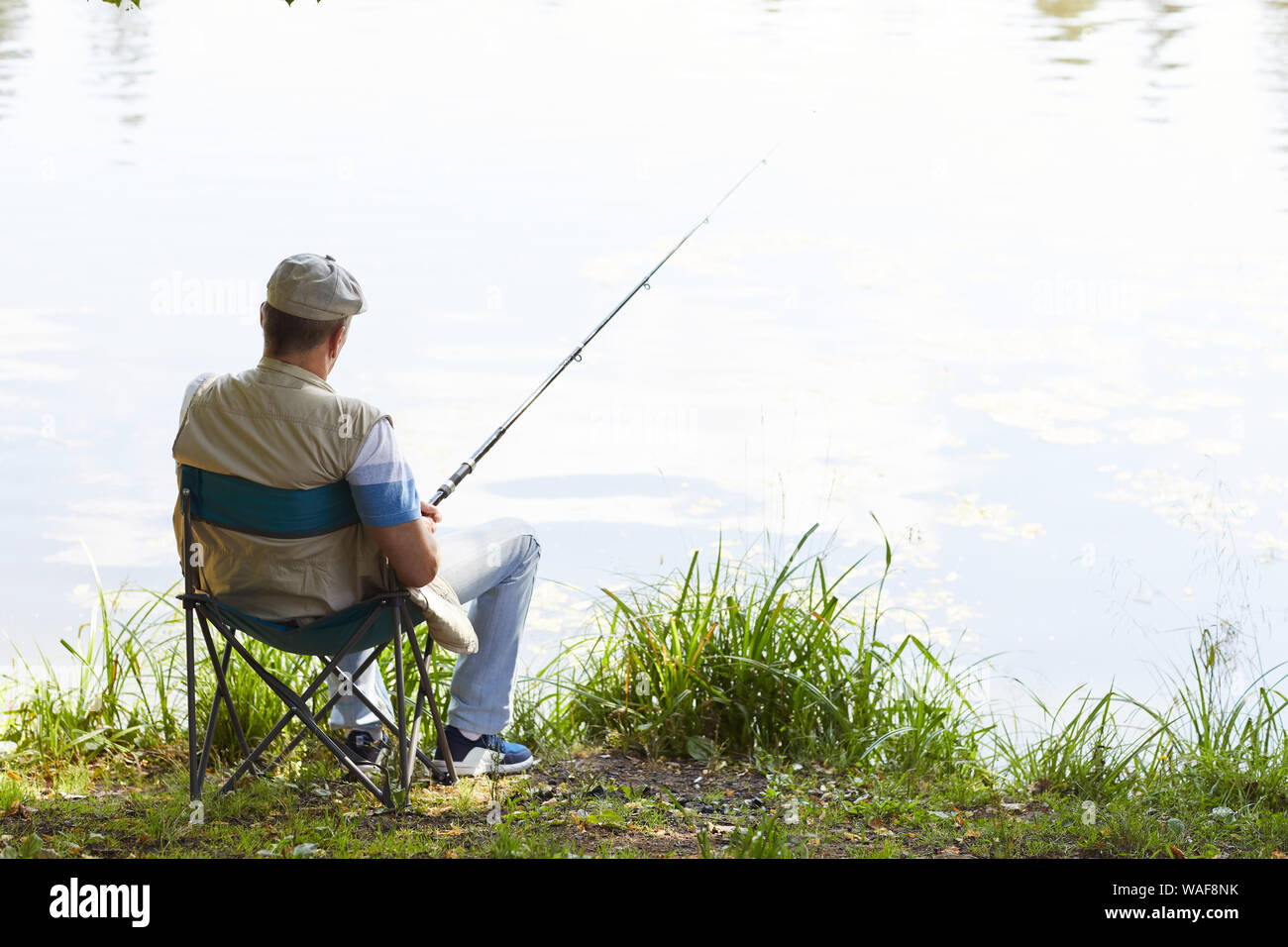 Fisherman sitting hi-res stock photography and images - Alamy