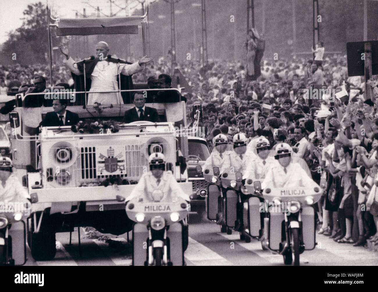 Cracow 1983. Pope John Paul II's second visit to Poland, on his way to New  Huta. Fot. Jan Morek /Forum Stock Photo - Alamy