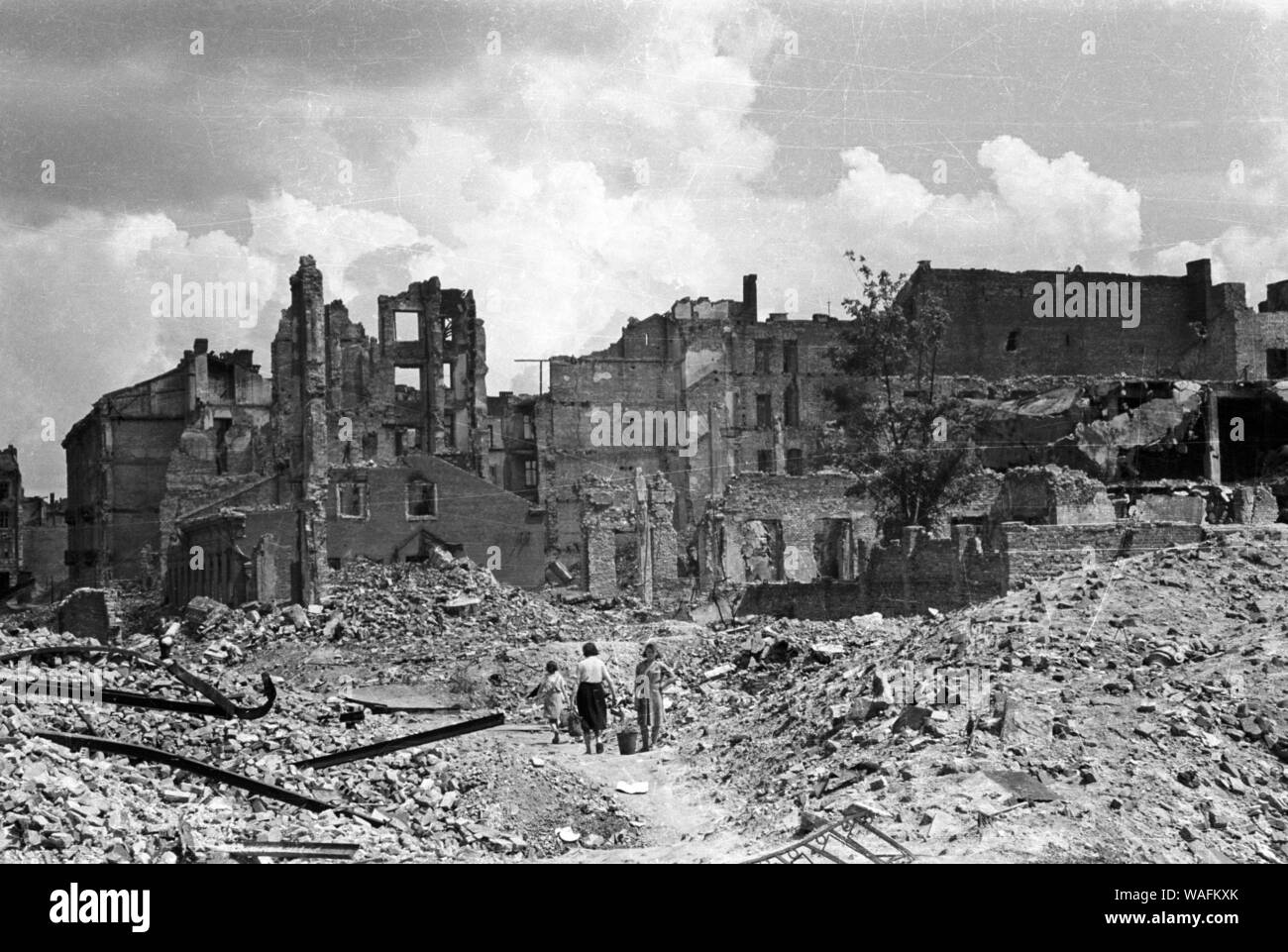 Warsaw 1945 City Ruins Fot Edward Falkowski Cfk Forum Stock Photo Alamy Warsaw 1945 City Ruins Fot Edward Falkowski Cfk Forum Stock Photo Alamy