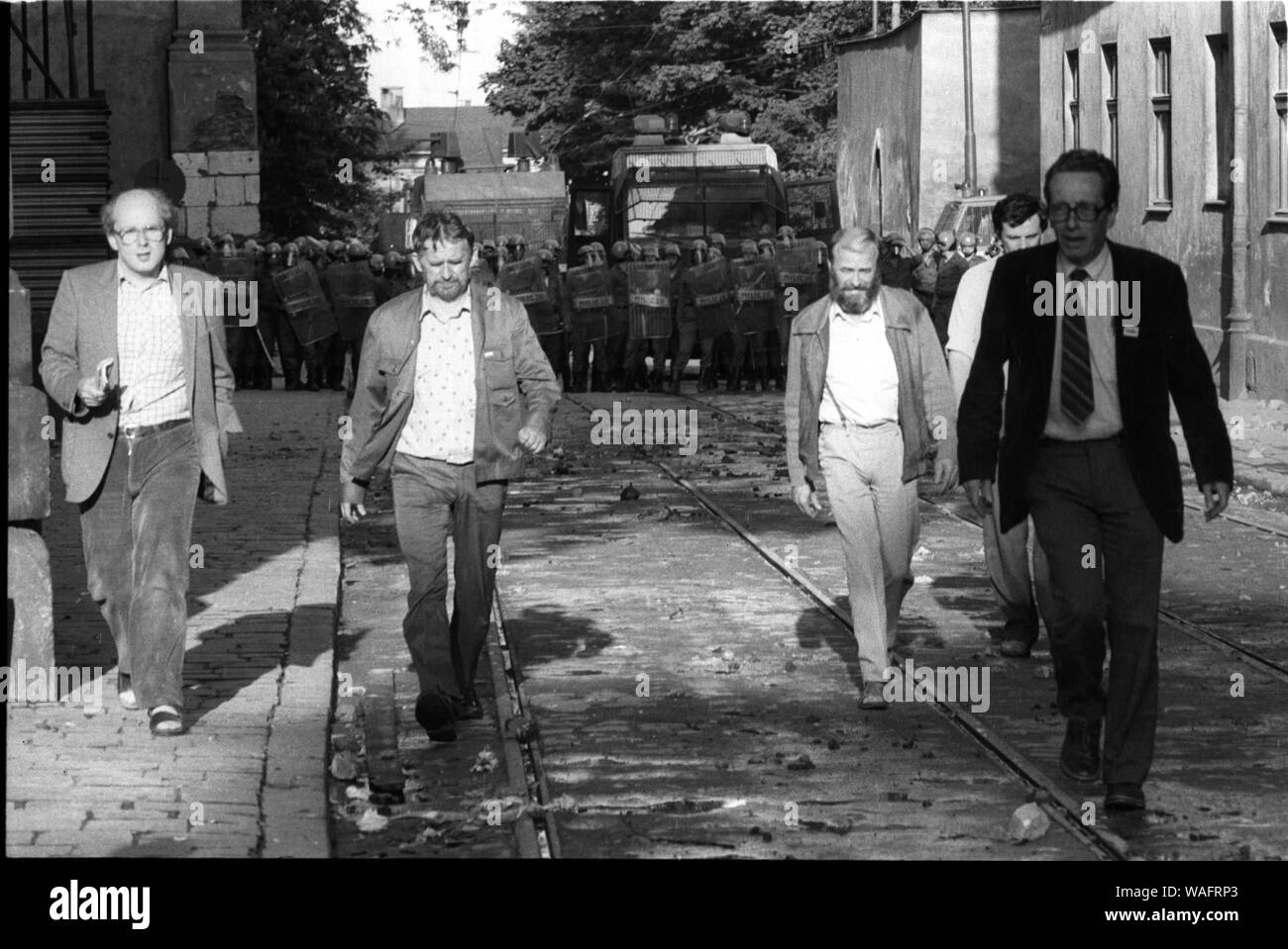 Krakow, 18.05.1989. Student demonstration on Dominikanska street. KPN, NZS, WiP, fight against the millitary and ZOMO units. Returning from negotiations with ZOMO from left are: Jan Rokita; Tadeusz Piekarz; Stefan Jurczak; Krzysztof Kozlowski. Fot. Andrzej Stawiarski / FORUM Stock Photo